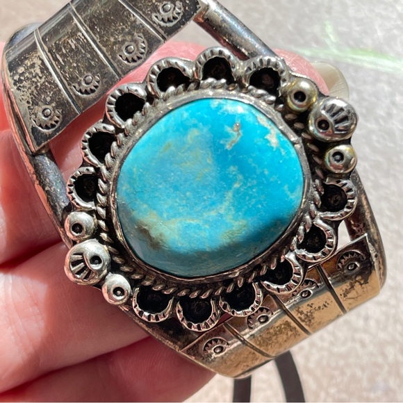 LARGE Navajo Signed Oval Turquoise Sterling Silver Vintage Cuff Bracelet - Picture 8 of 9